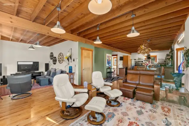 Main level floorplan is easy to live in. Beautiful real hardwood floors.