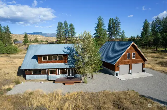Welcome to 28 Cottonwood Drive, Wolf Creek, Winthrop. The Old West town of Winthrop about 2.5 miles from this homesite.