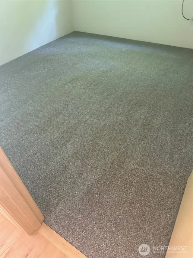 New carpet in both bedrooms