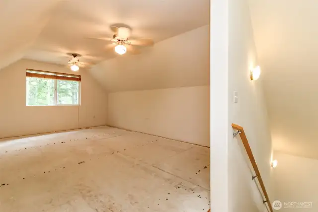 Upstairs loft needs carpet/flooring