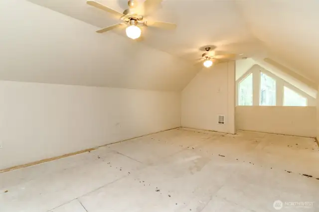 Upstairs loft with natural light & ceiling fans