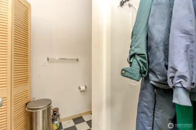3/4 bath in garage