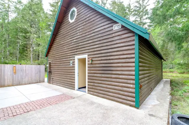 Side entry to garage
