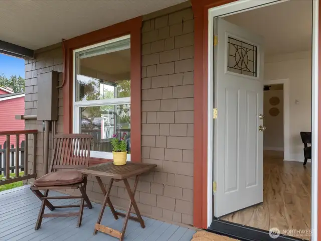 Inviting entrance to front door