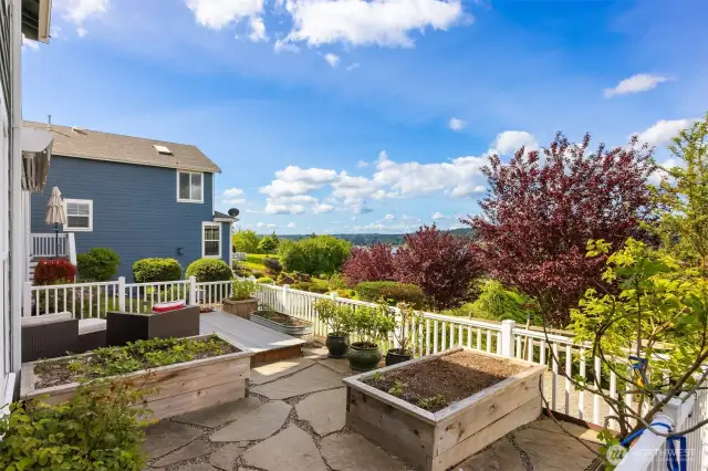 The fenced in garden and patio area.