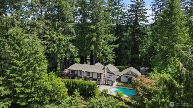 Private, park-like setting that feels like country living less than one & a half mile from everything!