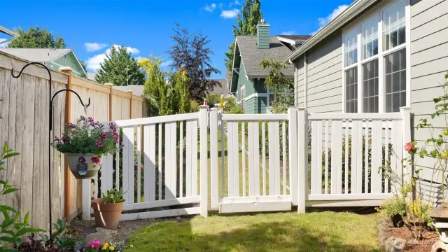 Convenient side gate