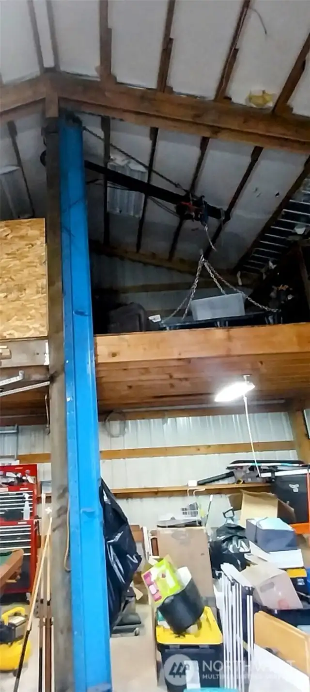 Large lift/hoist included with sale