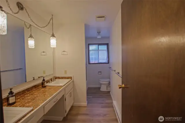 Full guest bathroom