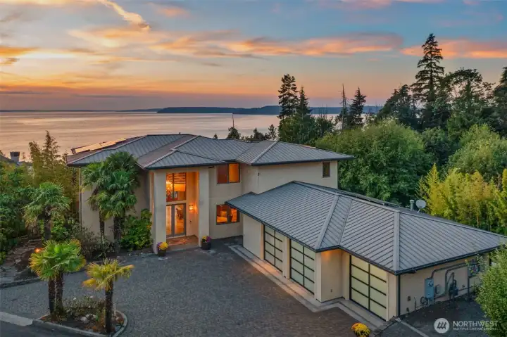 Enjoy Puget Sound and Olympic Mountain views!