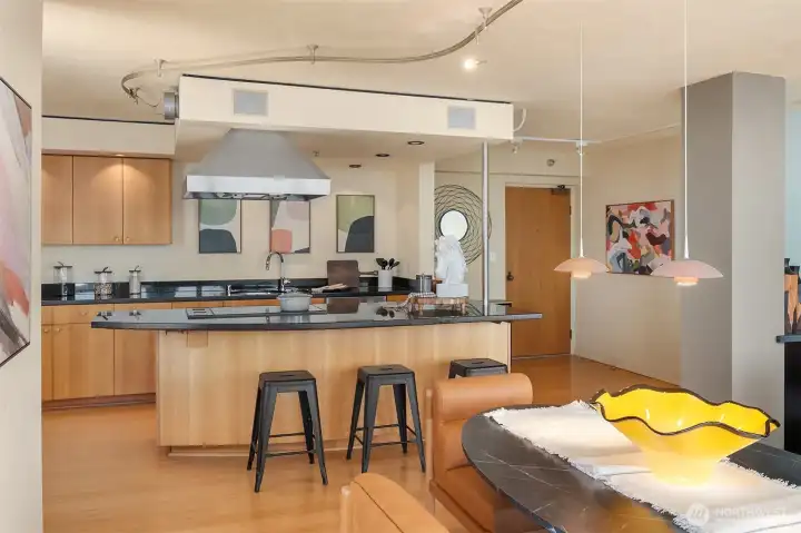 Great kitchen with breakfast bar