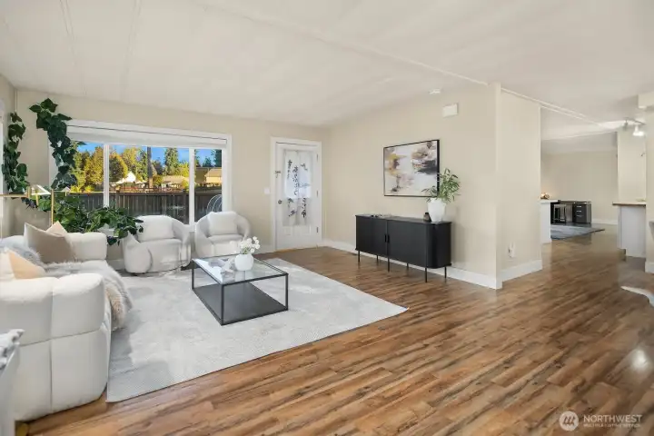 Living area with lots of room for lots of activities