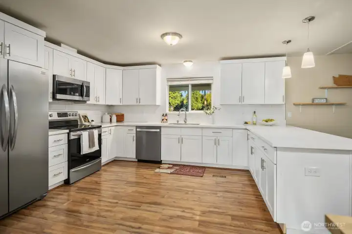 All appliances stay for the convenience of the buyer.