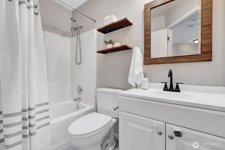 Full Bathroom On The Hallway