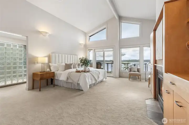 Right out of a magazine, this primary suite has every amenity a person could want!