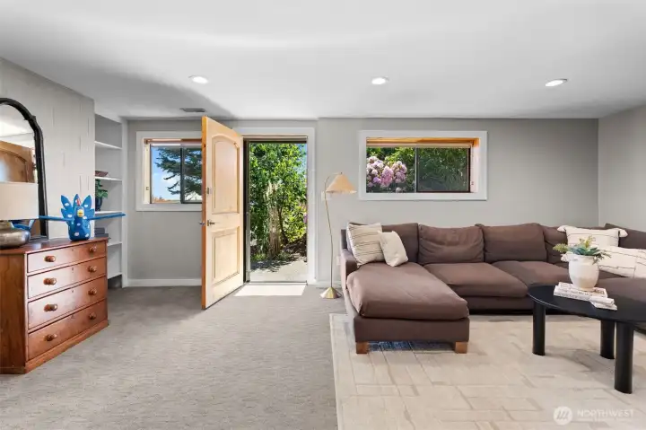 Downstairs guest suite/3rd and 4th bedroom