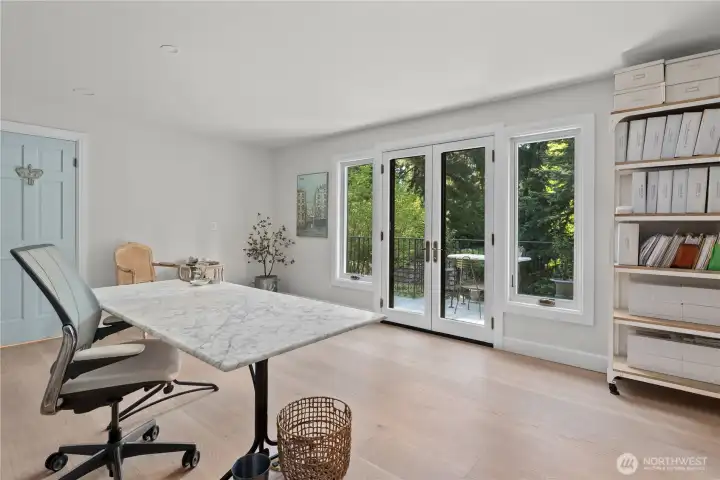 upstairs office or be creative with this space.