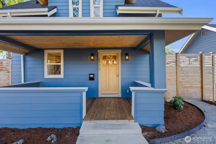 Covered Front Porch!