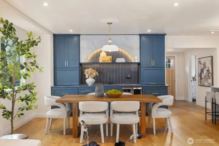 Dining With Wet/Wine Bar