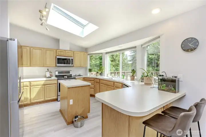 A well appointed kitchen w/island!