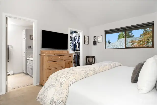 The primary ensuite is light & bright with private bath, vaulted ceilings, custom walk-in closet and high windows.