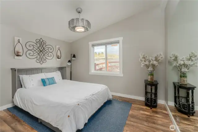 Second spacious bedroom.