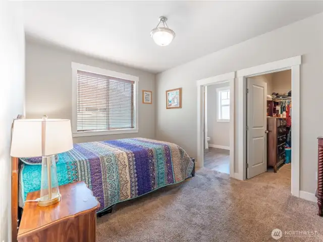 Primary w/walk in closet