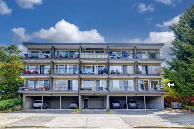 Welcome to Greenwood West Condominiums in the in the Phinney-Fremont neighborhoods.