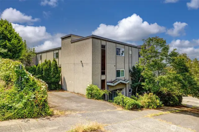Great spot for staging a move in or out, right next to the entrance.
