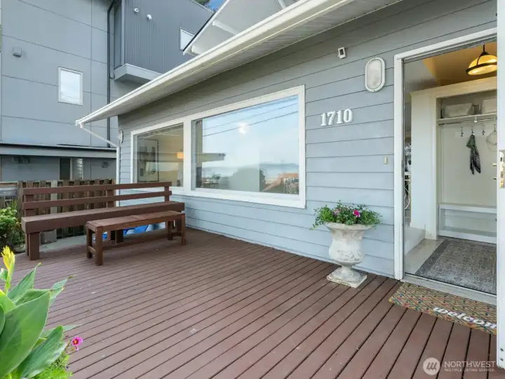Front Deck of the home, a great place to relax in the morning or to check if the tide is low. You can watch the Bremerton and Southworth Ferries cross every hour during the day
