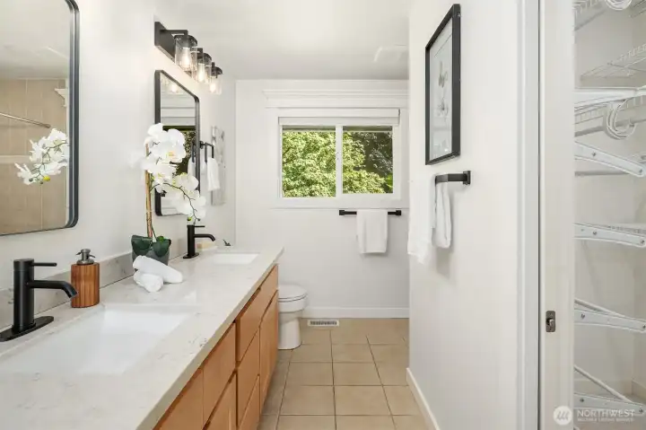 Primary Bedroom En-Suite Bath