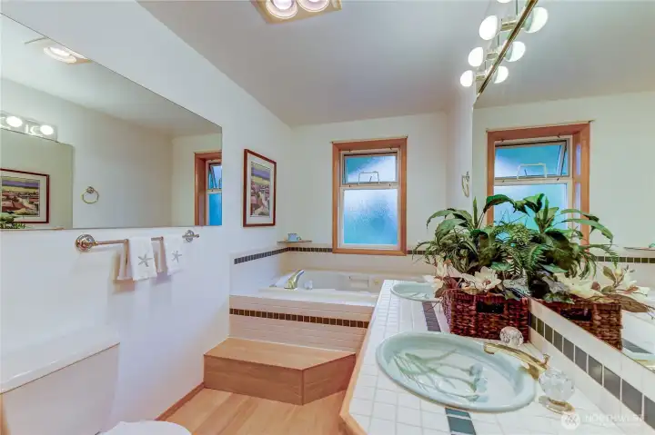 Primary Bathroom with 2 sinks, shower, jetted tub