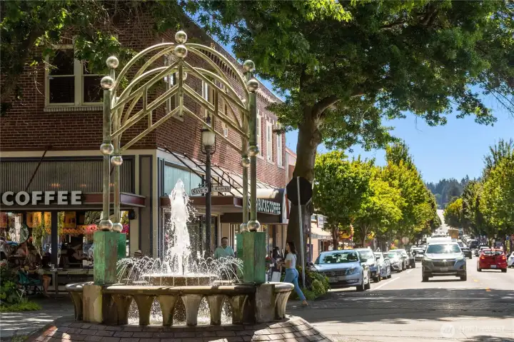 Enjoy downtown Edmonds living!