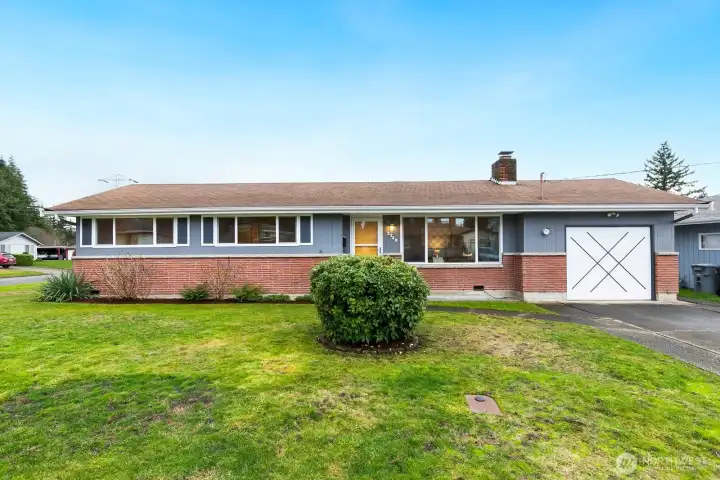 Tucked away in a quiet neighborhood with easy access to shopping, dining, and entertainment—plus easy commute options.