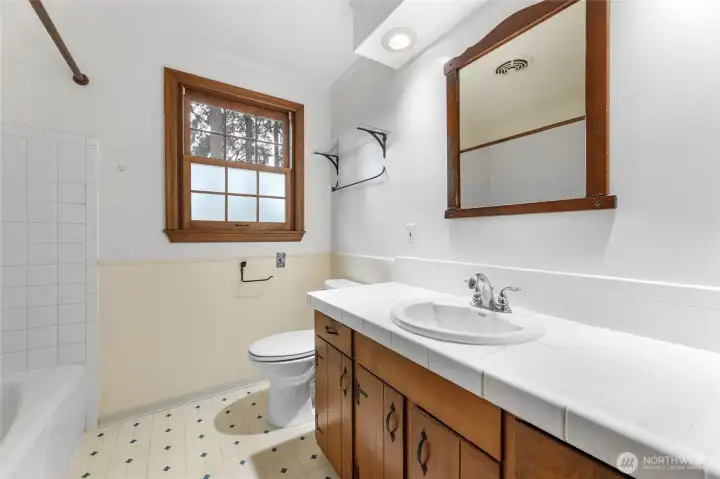 Primary Bathroom - Upper Level