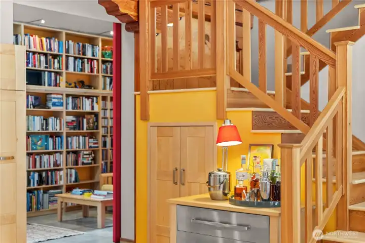 A view of the dramatic library can be seen from the open kitchen.