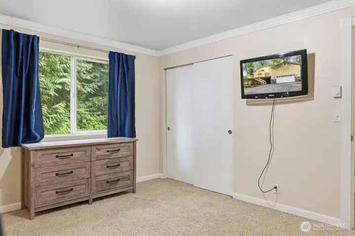 Second bedroom.