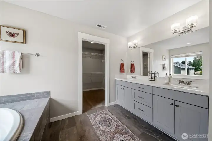 Double vanity & overflowing w/ space