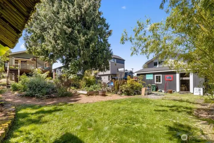 Check out this urban sanctuary!!!! Please note that the garage (gray) structure is on the lot adjacent; 934 MLK Jr Way - this property is a 5,533' lot with plenty of parking. Owners would consider selling both properties as one entitity.