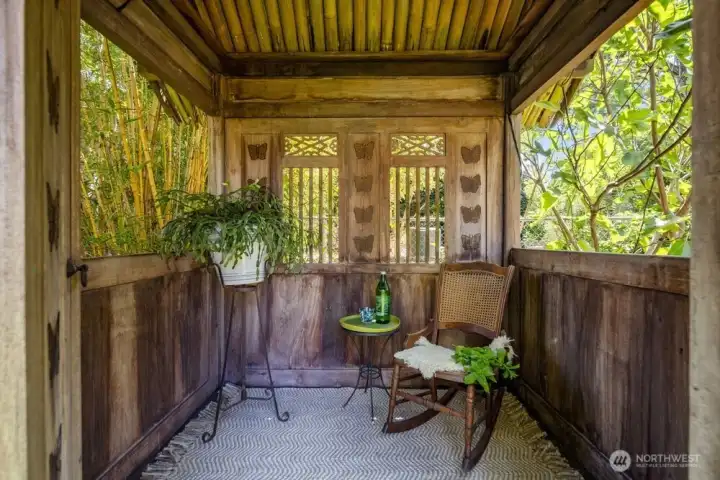 Sweet backyard garden shed or as they sometimes call it "SheShed"