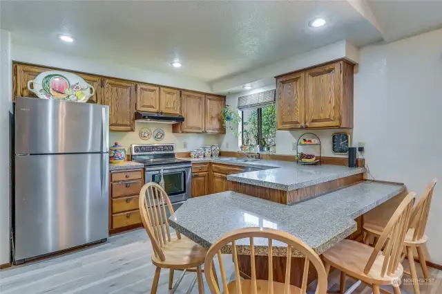 Stainless Steel appliances and granite counters.    This is a nice place for casual meals and a great second to your bill paying station / homework station.