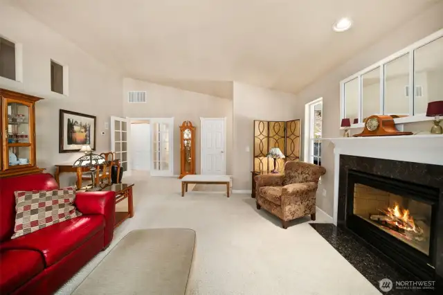 Living room looking towards the entrance and the hallway.