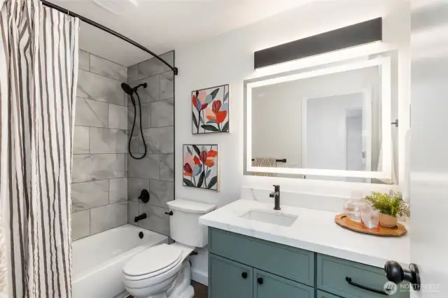 Full guest bath...all new!