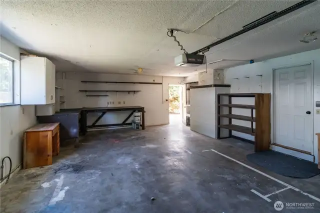 Expansive garage