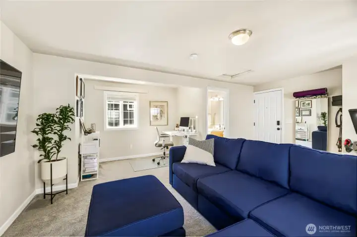 This room is perfect for many uses & an ideal home office and gym