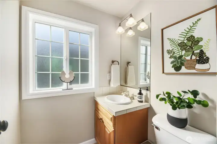 The carriage house even has it's own light-filled bathroom