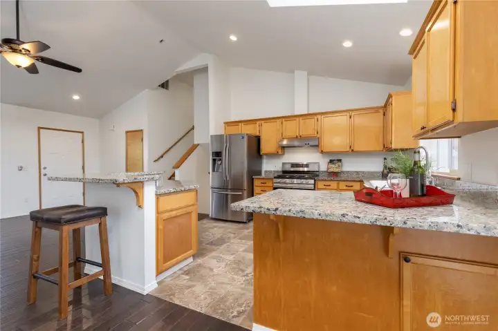 Updated granite counters & stainless appliances