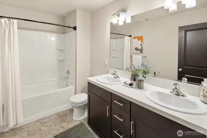 Top floor, full hall bath