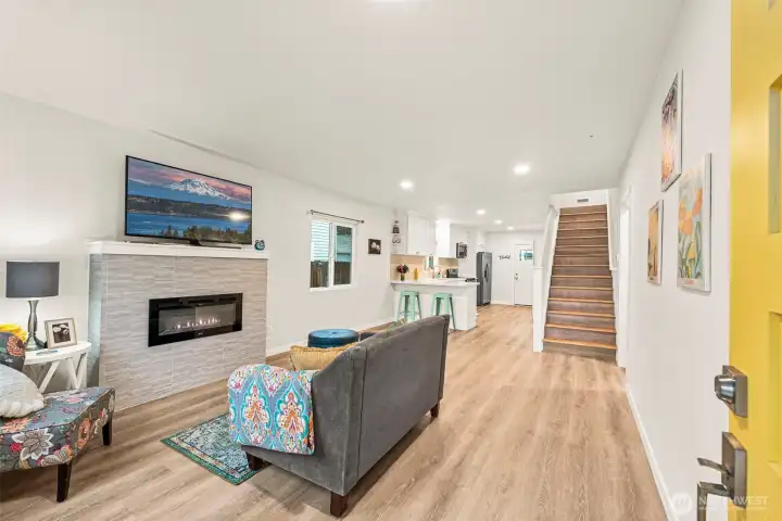 Turnkey, open and bright