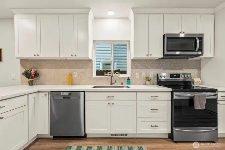 Quartz countertops, lots of cabinets, stainless steel appliances.